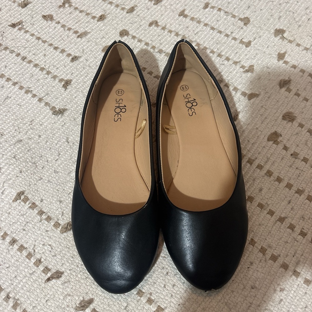 Black Women's Flats